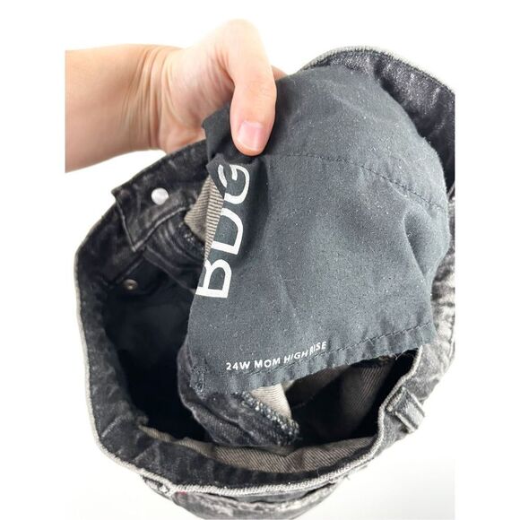 UO BDG Mom High Rise Shorts Black Distressed Cuffed Size 24 W - Picture 9 of 10